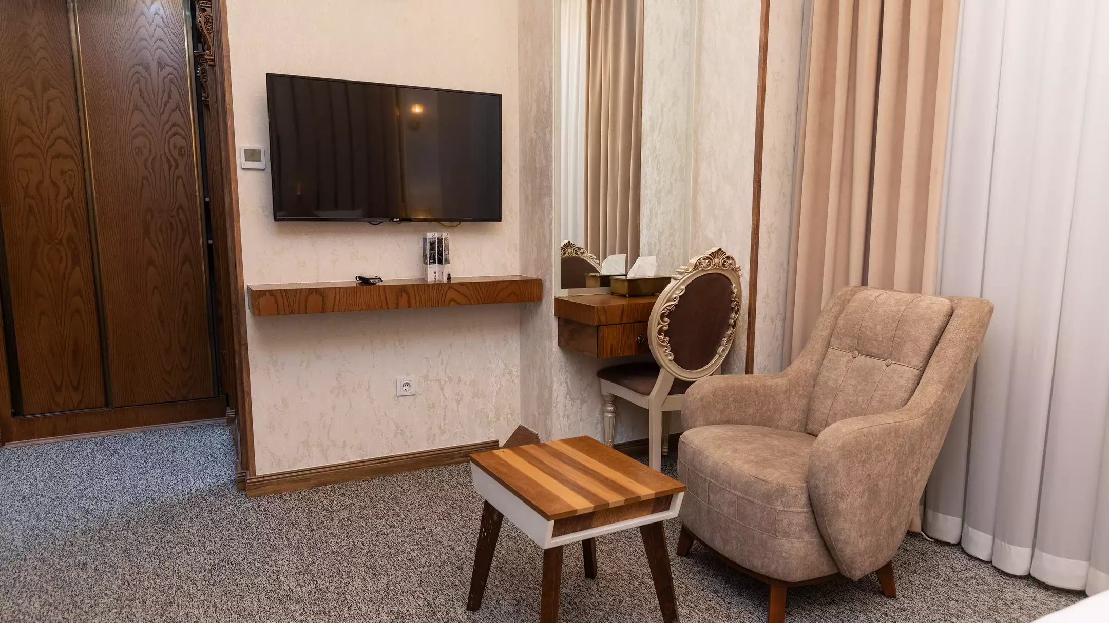 Alibaba https://cdn.alibaba.ir/ostorage/hotel-accommodation-images/67447eb77e75320ec907eff0_هتل یاکاموز - اتاق دوتخته دبل (2).webp